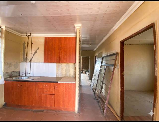 4 BEDROOM HOUSE FOR SALE IN SEBOKENG ZONE 3